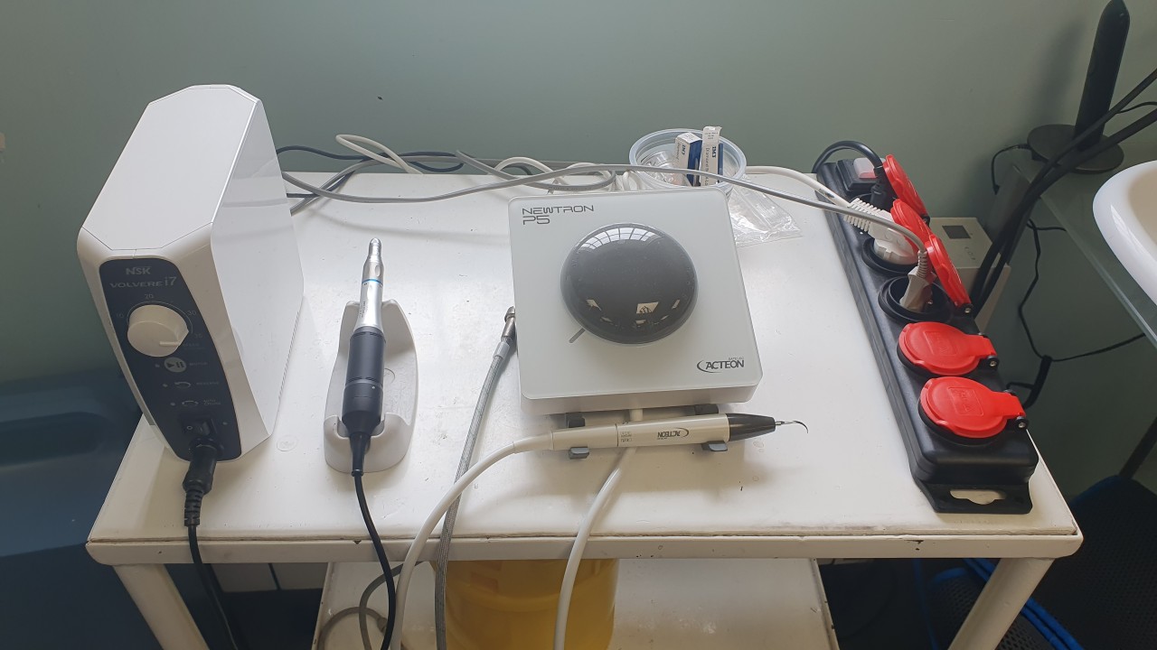 Appareils de détartrage et de rapage dentaire